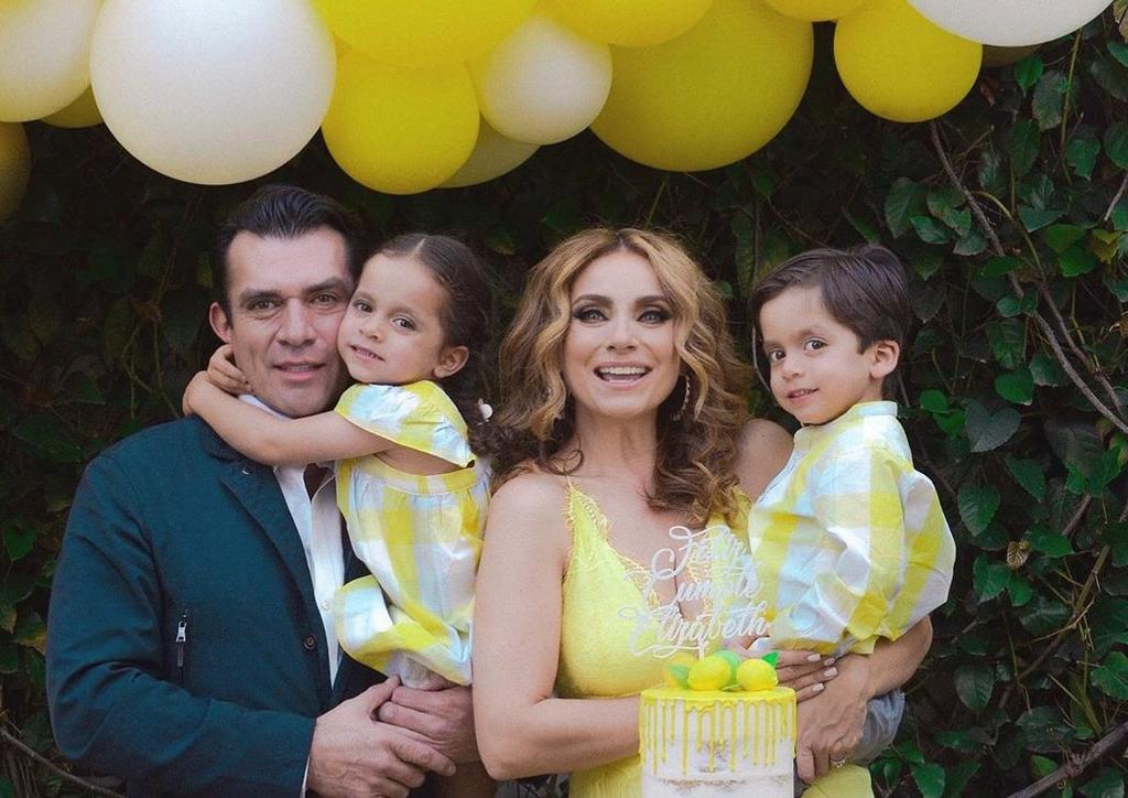 Elizabeth Álvarez festeja sus 42 años junto a su esposo y mellizos