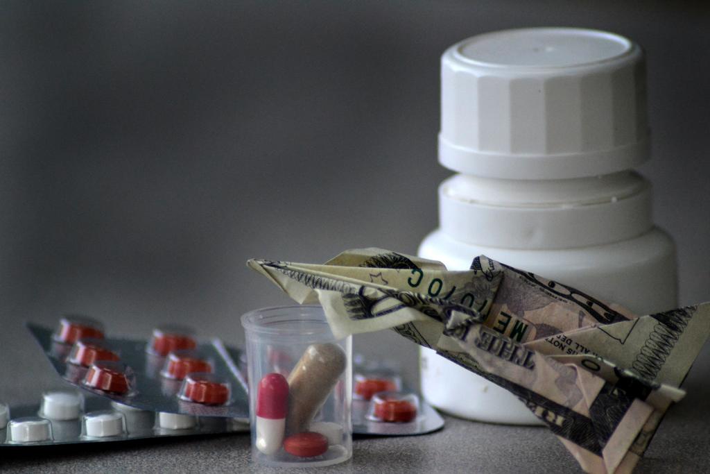 Crecen farmacéuticas tanto como la espiral de precios de medicinas en América