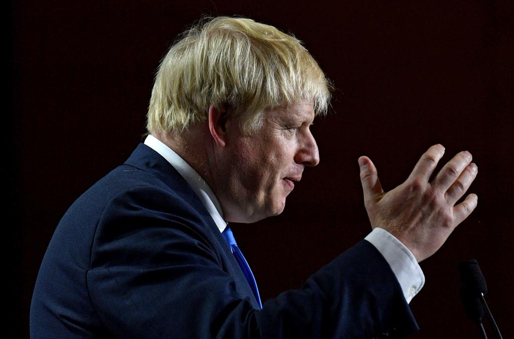 Johnson ataca a conservadores críticos con sus planes del 'brexit'