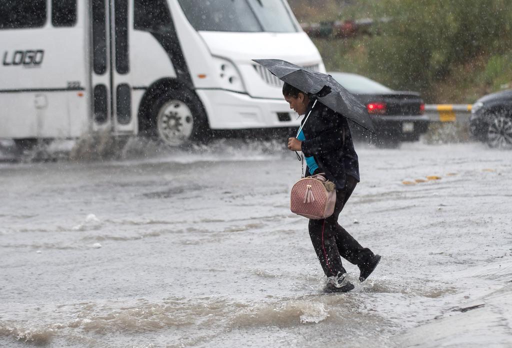 Suspenden clases por lluvias en tres municipios de Coahuila