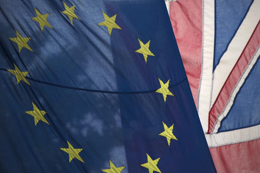 Europeos podrán solicitar residencia en Reino Unido tras un 'brexit' duro