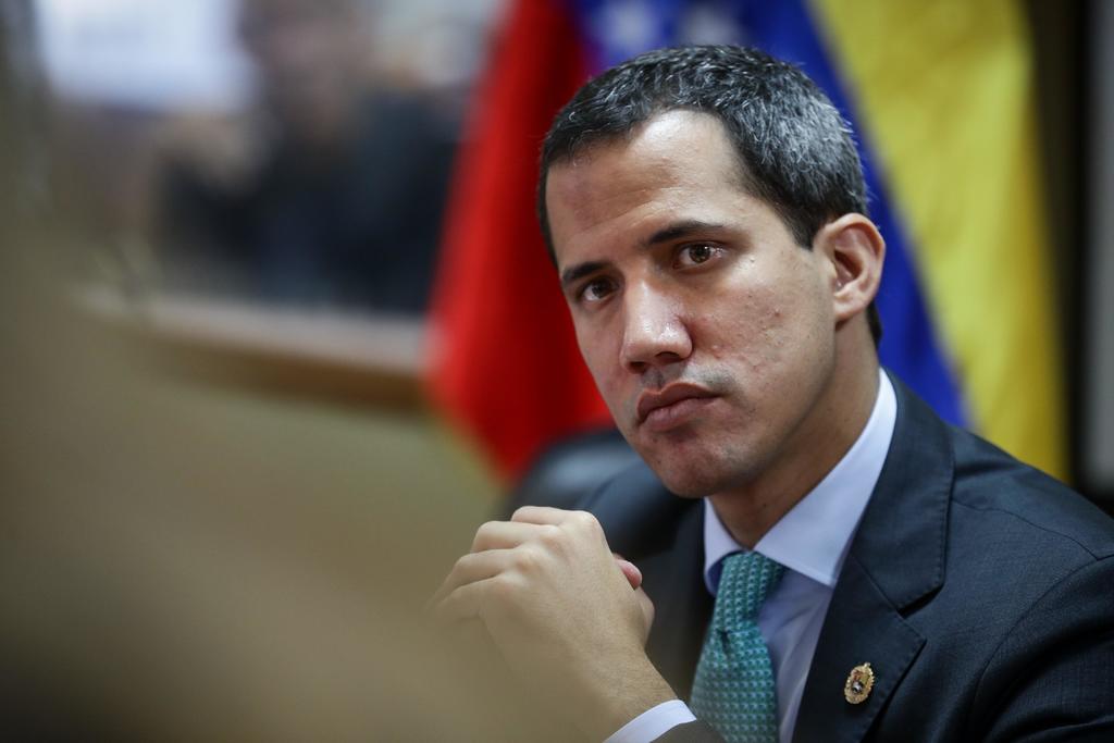 Fiscalía investiga a Guaidó por 'desistir' de disputa territorial con Guyana