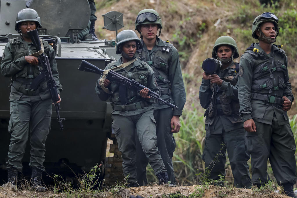 Inicia Venezuela militarización en frontera con Colombia
