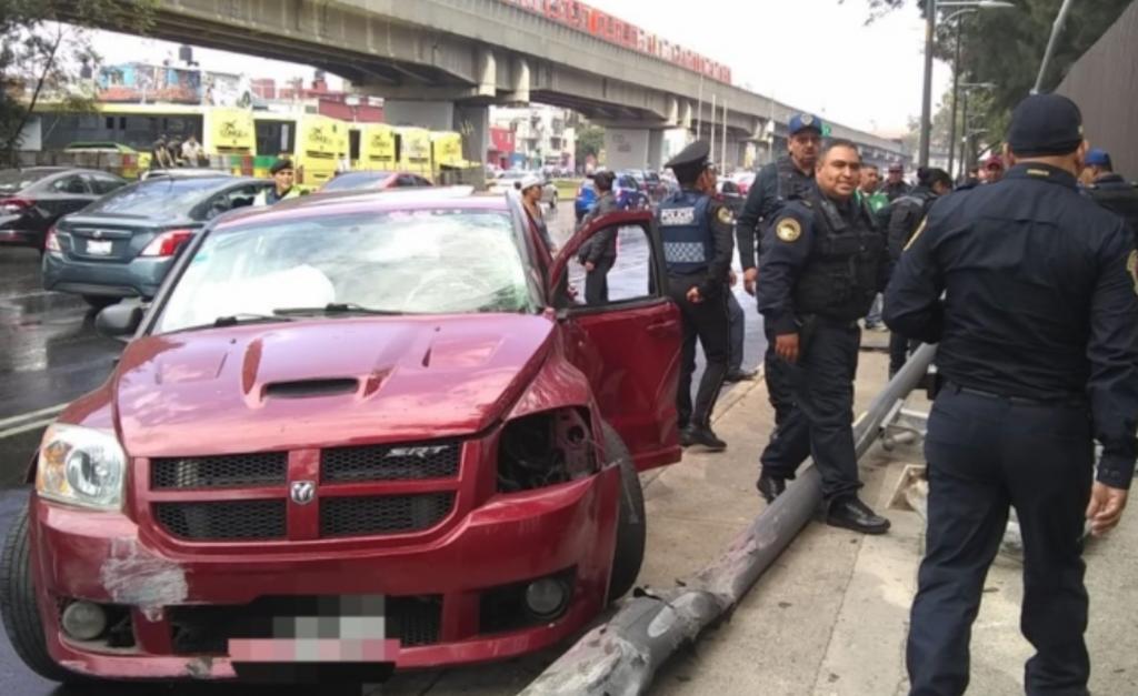 Conductor atropella a dos policías a las afueras de Ciudad Deportiva