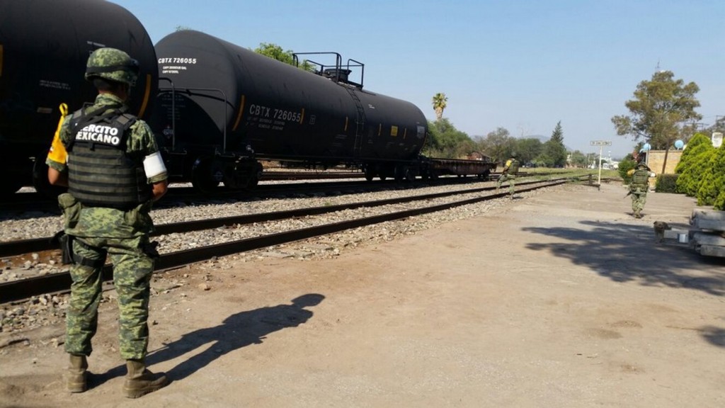 Agreden a militares tras evitar saqueo de tren en Querétaro