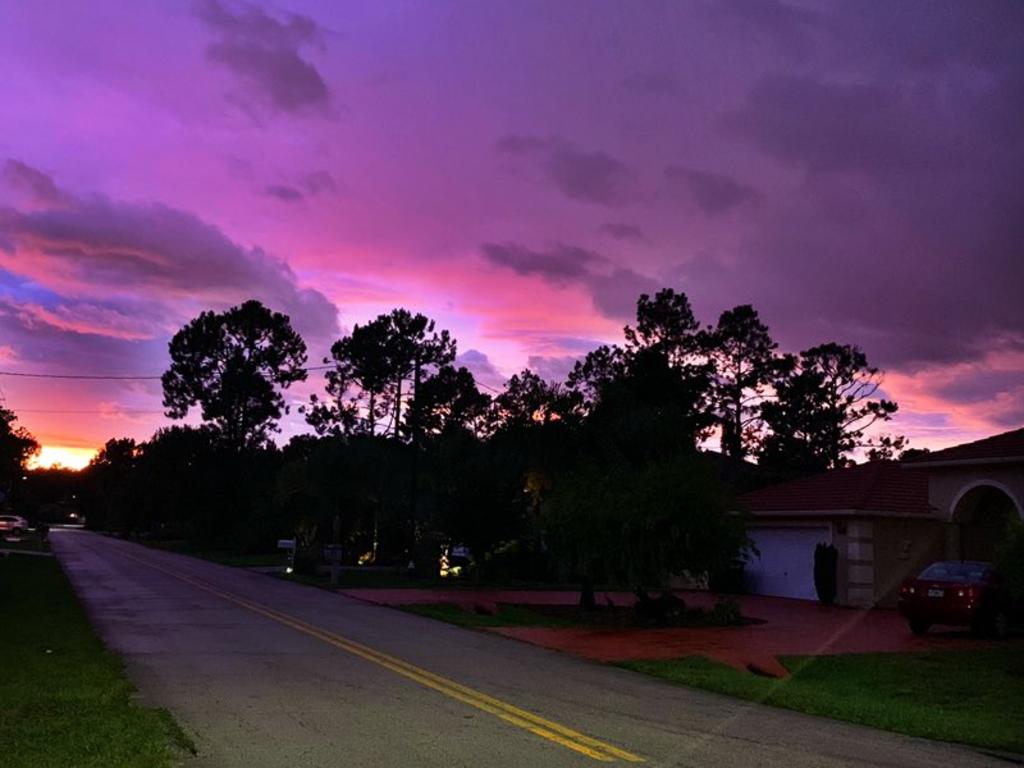 Tras el paso de Dorian el cielo en Florida se torna púrpura
