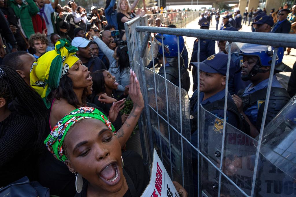 Tras ataques xenófobos, al menos 640 nigerianos abandonarán Sudáfrica