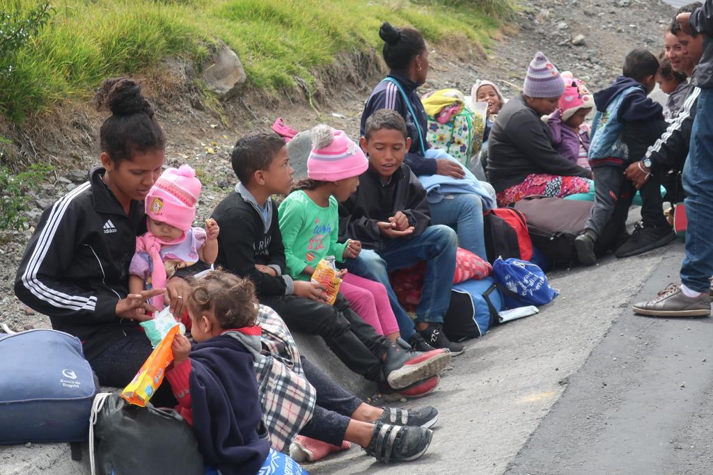 Examina Ecuador posible corredor humanitario para venezolanos