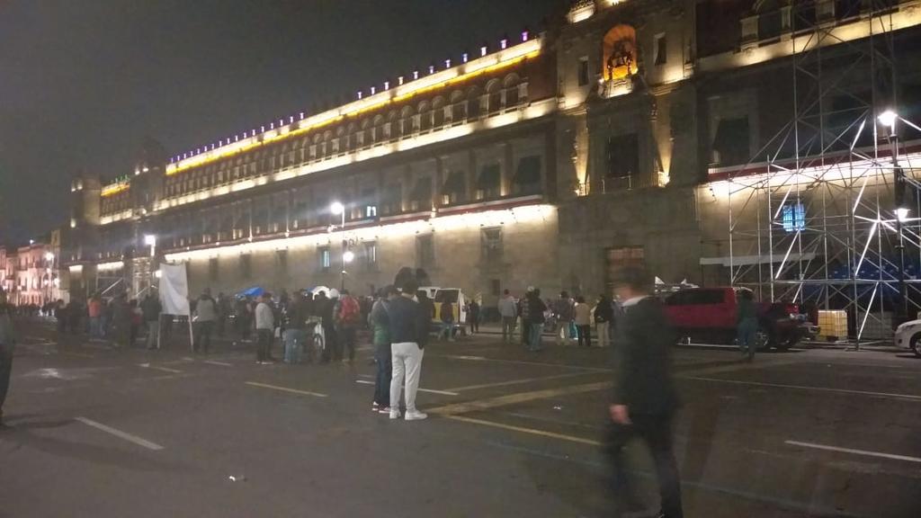 Bloquean manifestantes accesos a Palacio Nacional