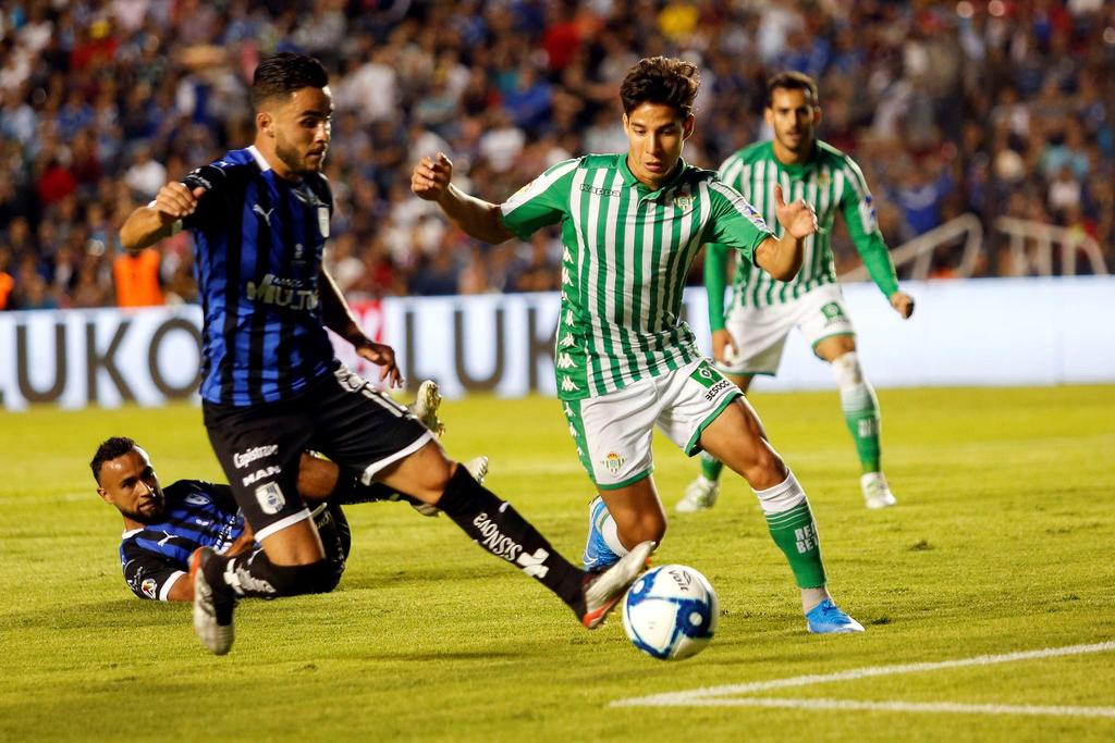 Diego Lainez lucha por tener regularidad en Real Betis