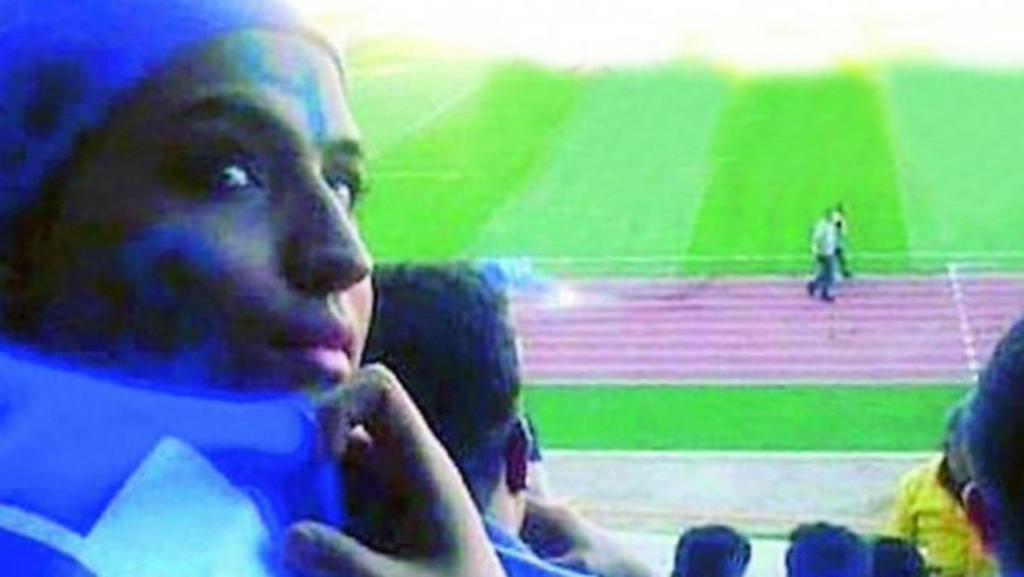 Padre de joven que se inmoló en Irán niega condena por colarse en estadio