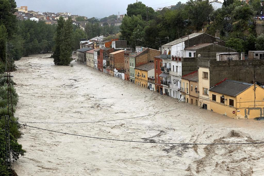 Dejan fuertes lluvias inundaciones y dos muertos en España