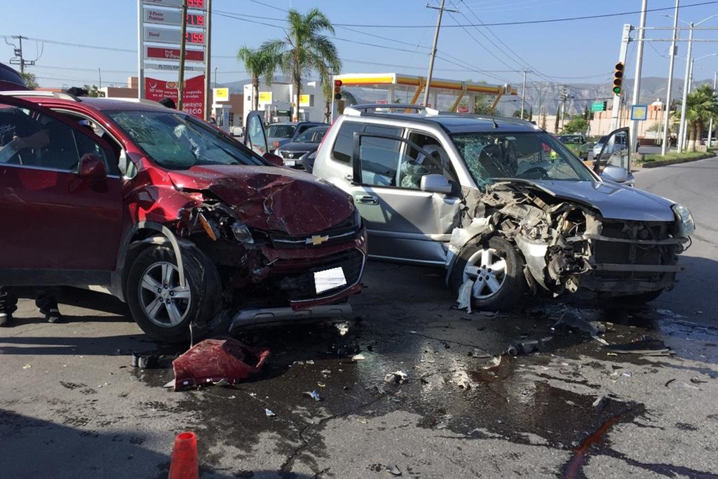Accidente en Torreón deja daños por 200 mil pesos