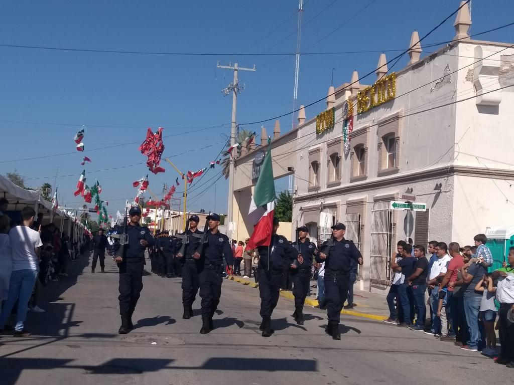 Realizan desfile conmemorativo de la Independencia de México en San Pedro
