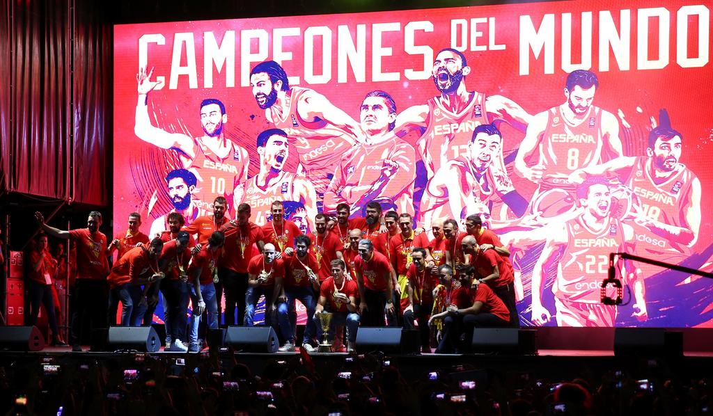 Españoles celebran a lo grande su campeonato