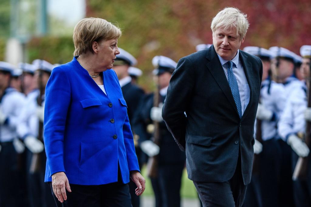 Se reunirán Merkel y Johnson la próxima semana para hablar del 'brexit'