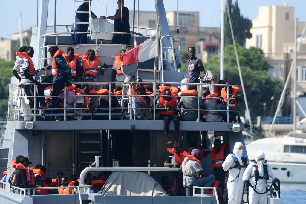 Acoge Malta a 90 migrantes rescatados por Italia en el mar