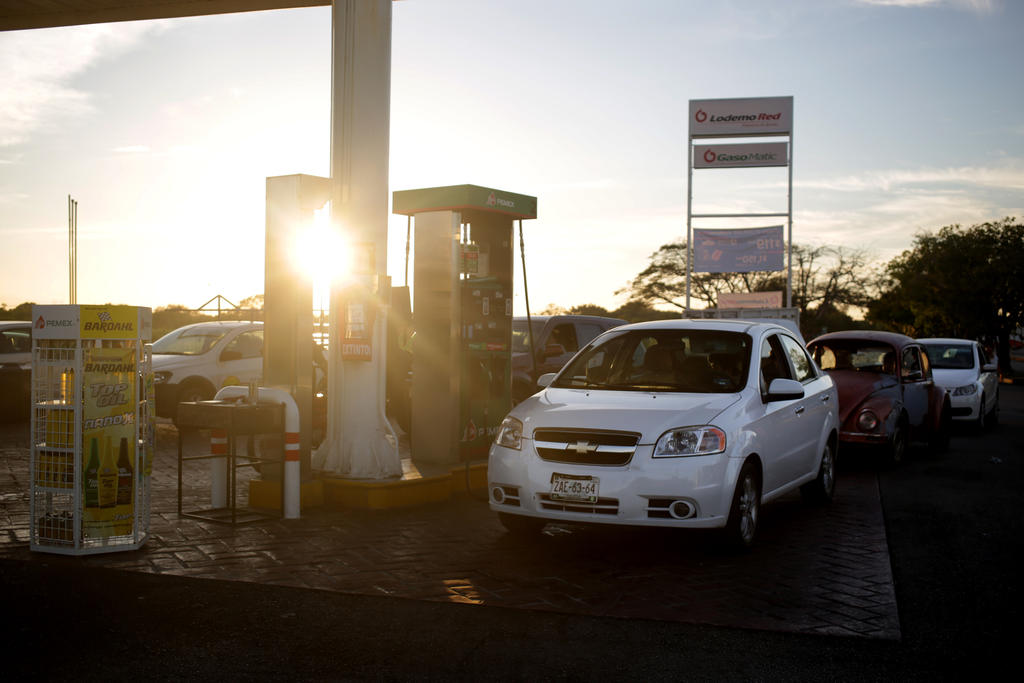 Precio de gasolina ha bajado uno por ciento: Hacienda