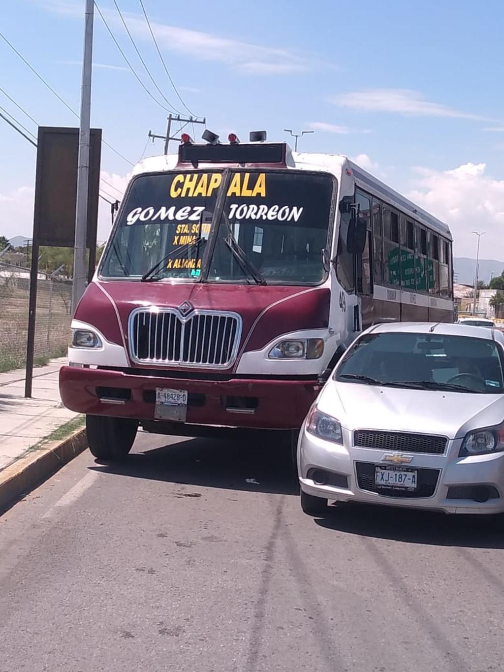 Choca ruta Chapala-Torreón con dos vehículos