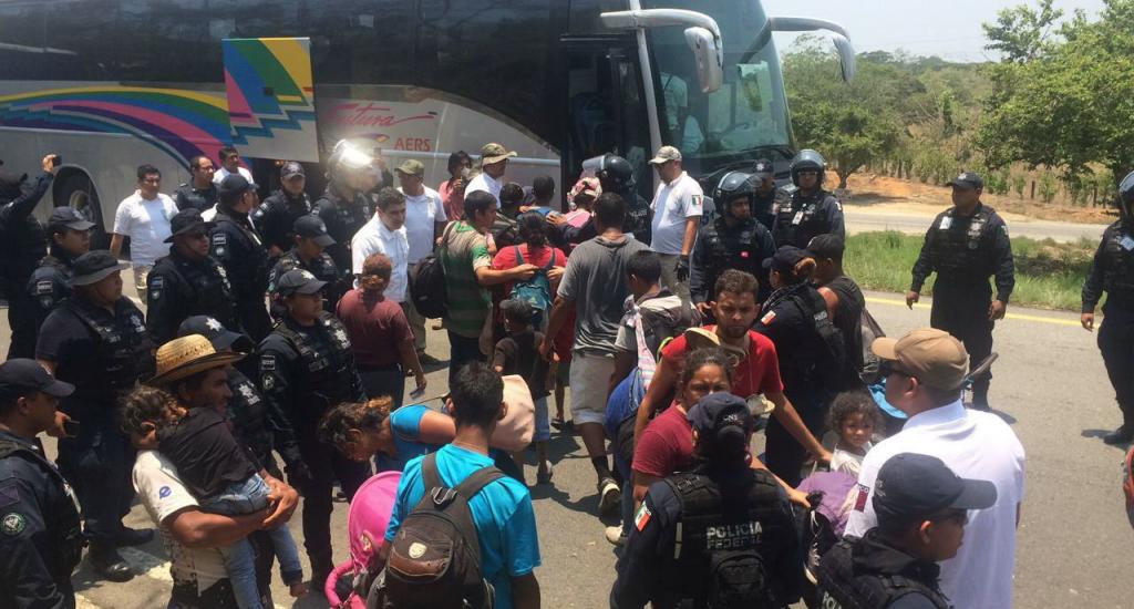 Rescatan a 195 migrantes centroamericanos