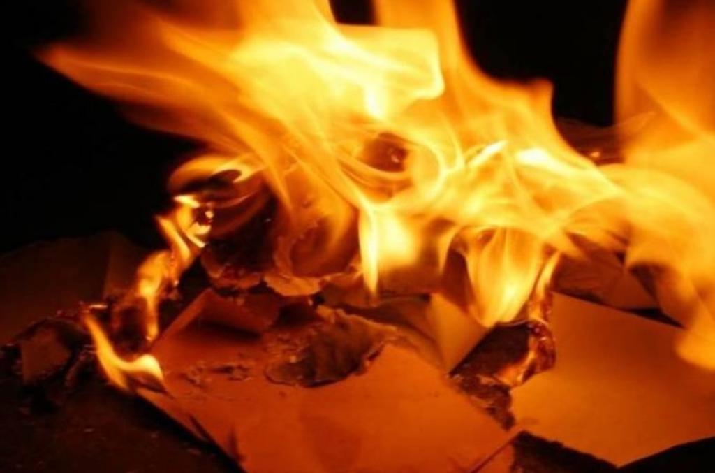 Ocasiona incendio al tratar de quemar cartas de expareja