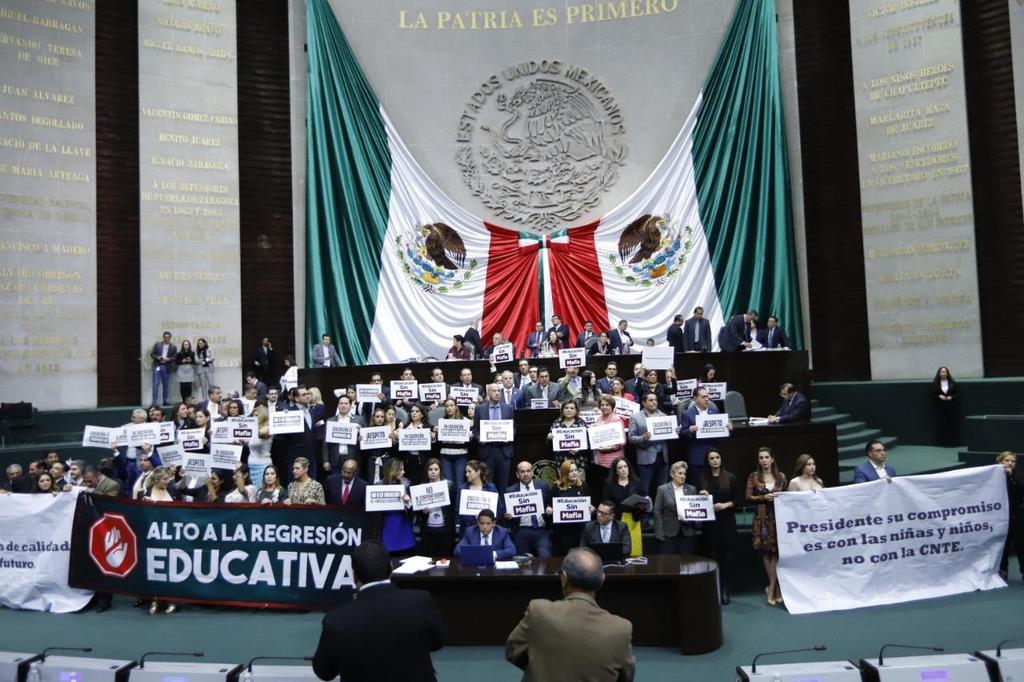 CNTE quiere letras de oro en la Cámara de Diputados