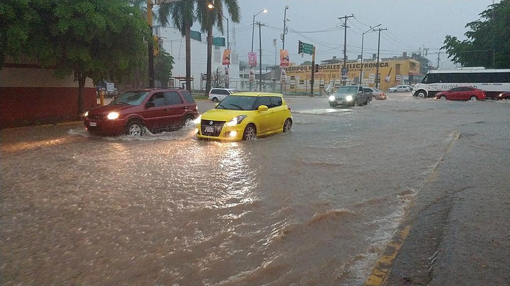 Pronostican lluvias torrenciales por huracán 'Lorena'