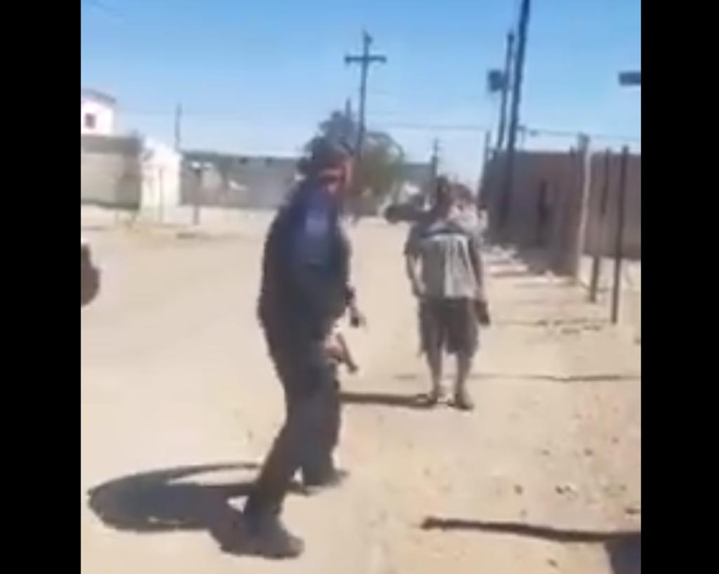 VIDEO: Policía abate a hombre que lo agredió con cuchillo en Sonora