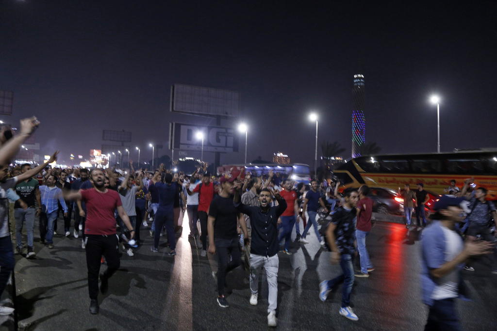 Pese a casi un millar acusados, persisten convocatorias a protestas en Egipto