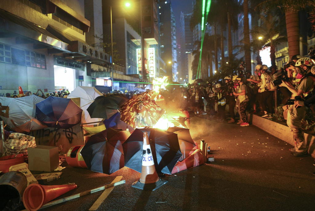 Aumenta la violencia en Hong Kong por protestas