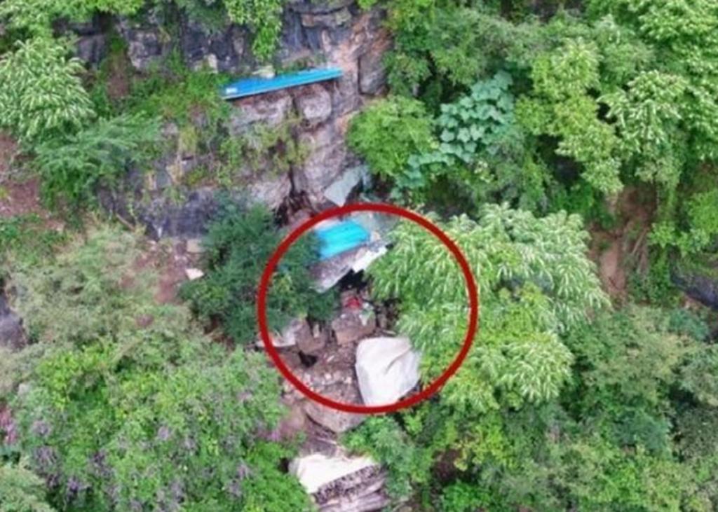Encuentran a fugitivo escondido en cueva gracias a un dron