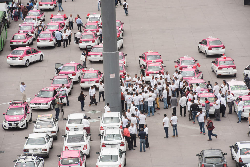 Alistan taxistas paros escalonados a nivel nacional