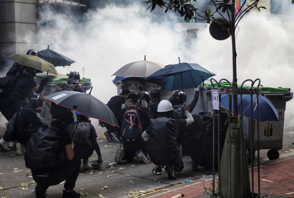 'Día de luto' en Hong Kong deja un herido de bala y decenas de detenidos
