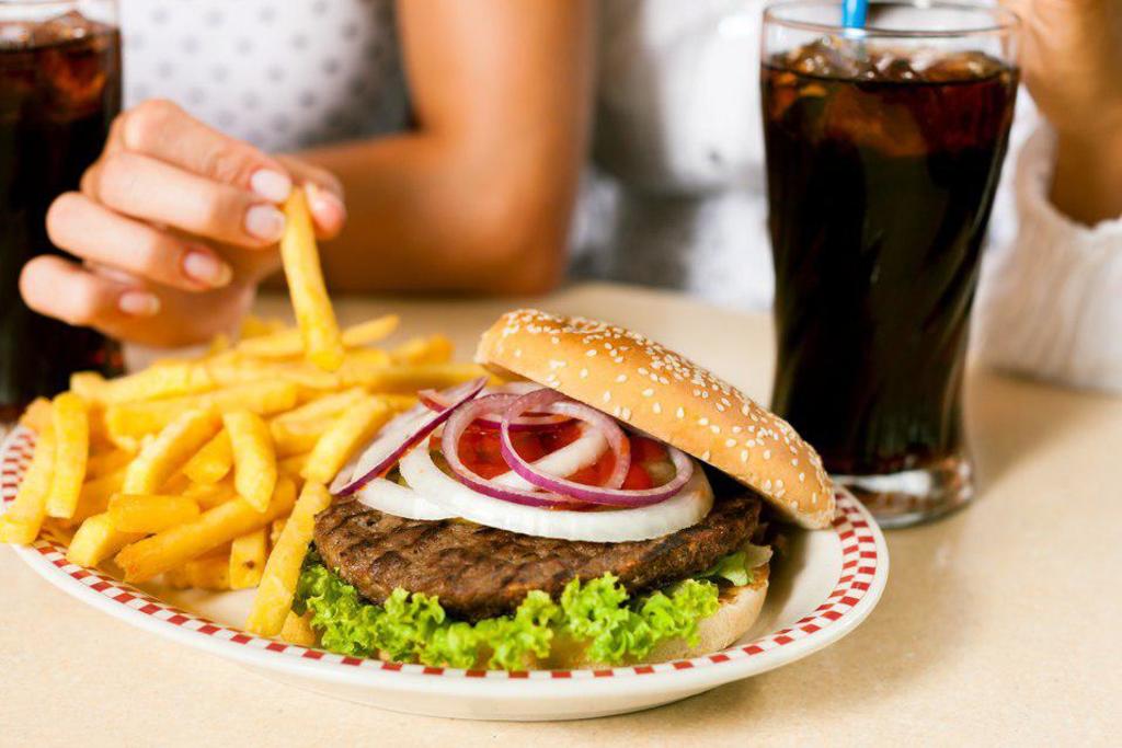 Detecta Profeco 'engaño' en carne para hamburguesas