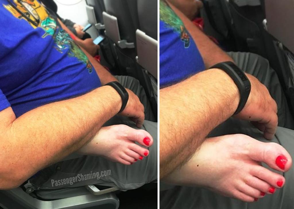 Critican a pasajera por forma como se sienta en el avión