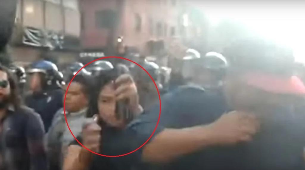 Mujer intentó prender fuego a periodista durante marcha del 2 de octubre