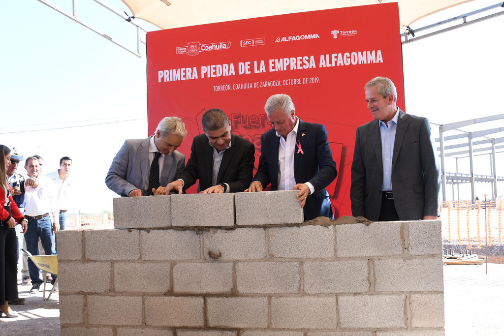 Colocan primera piedra de empresa Alfagomma en parque pymes de Mieleras