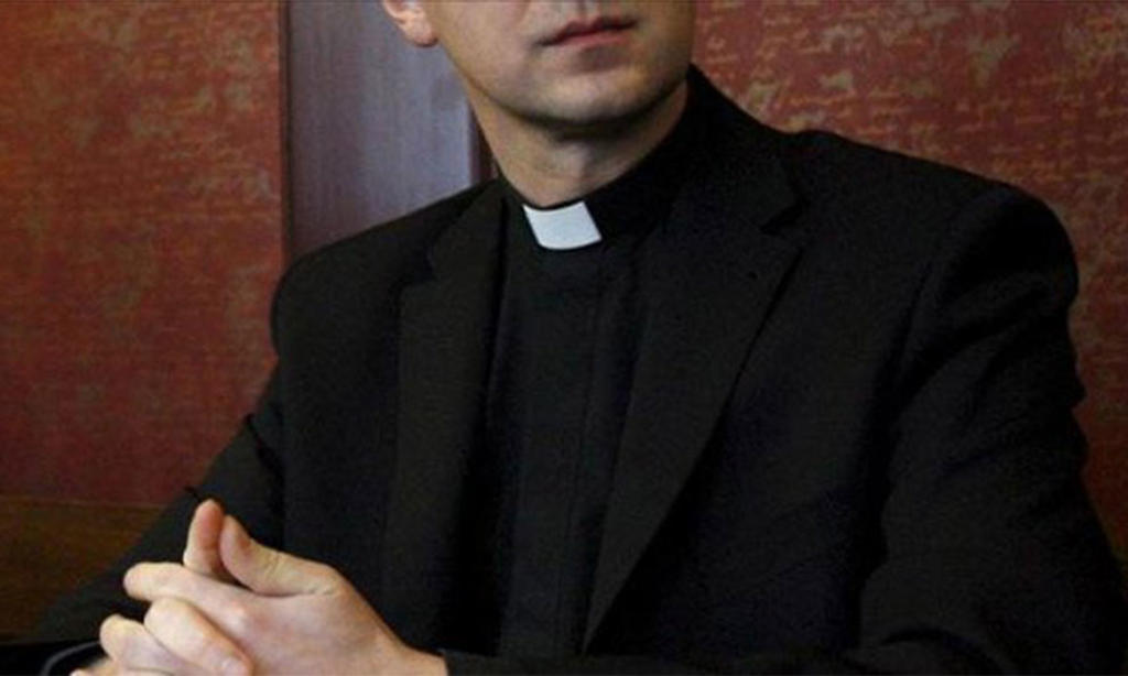 Presentan denuncia por abusos sexuales contra cinco sacerdotes chilenos