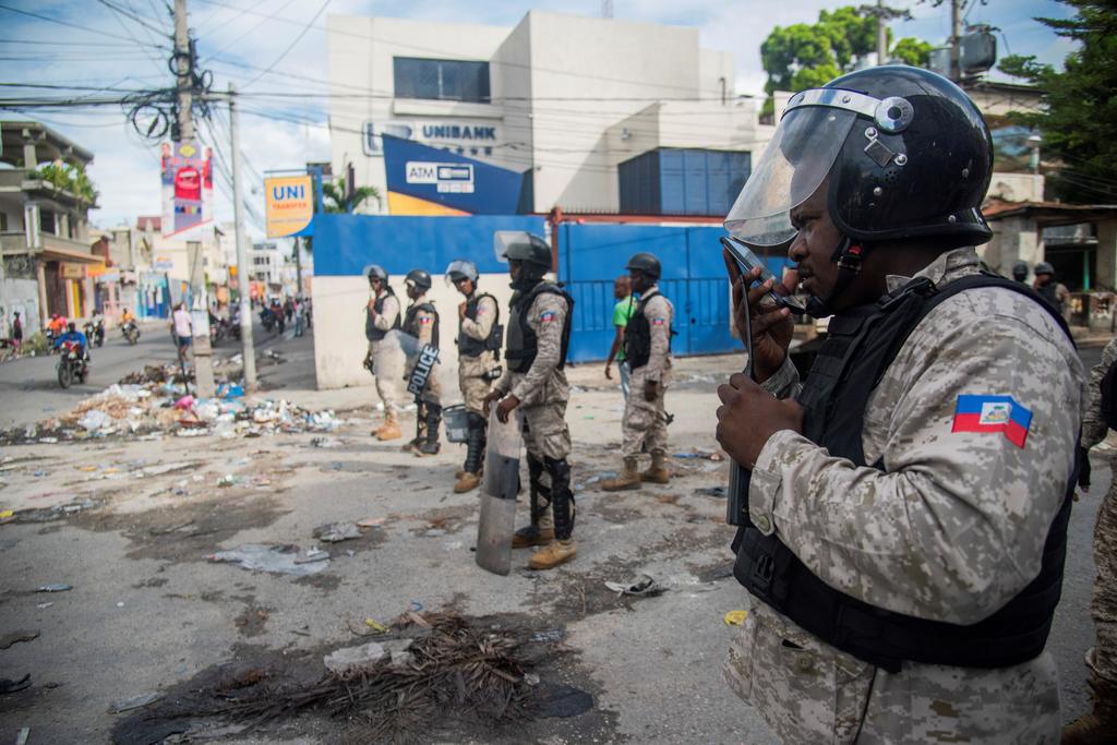 Demandan miles renuncia del presidente en Haití