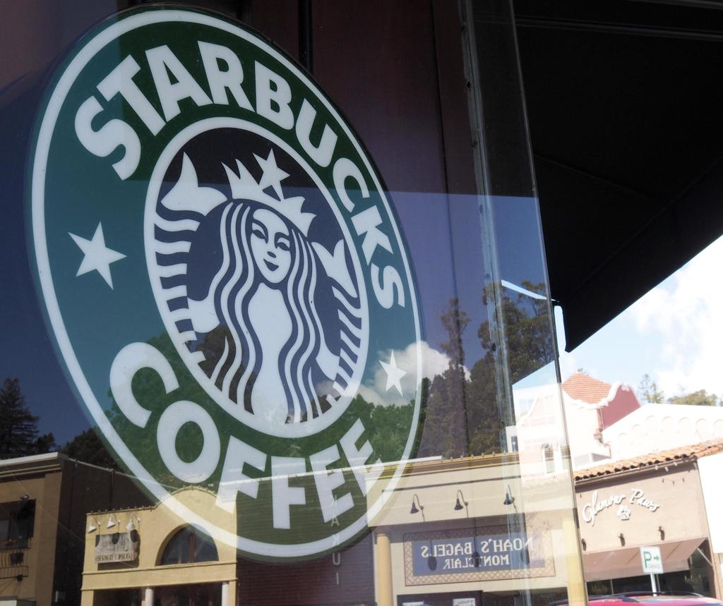 Alerta Starbucks por promoción fraudulenta que circula en redes