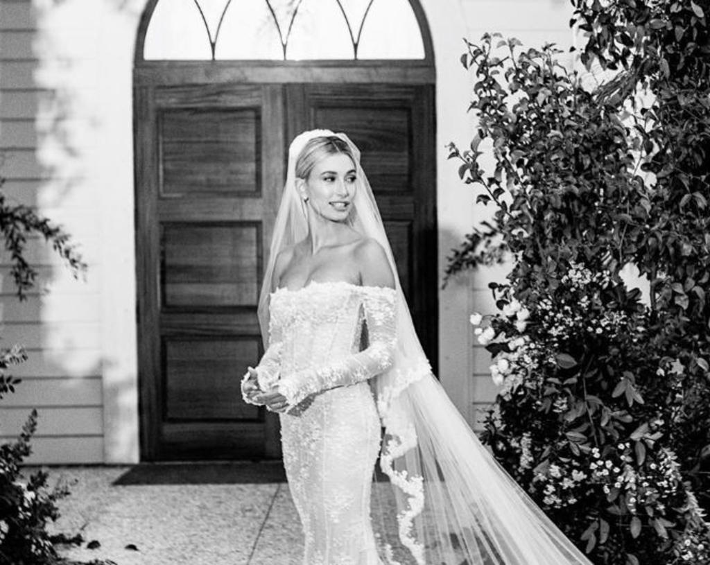 Hailey  Bieber comparte las primeras imágenes de su boda
