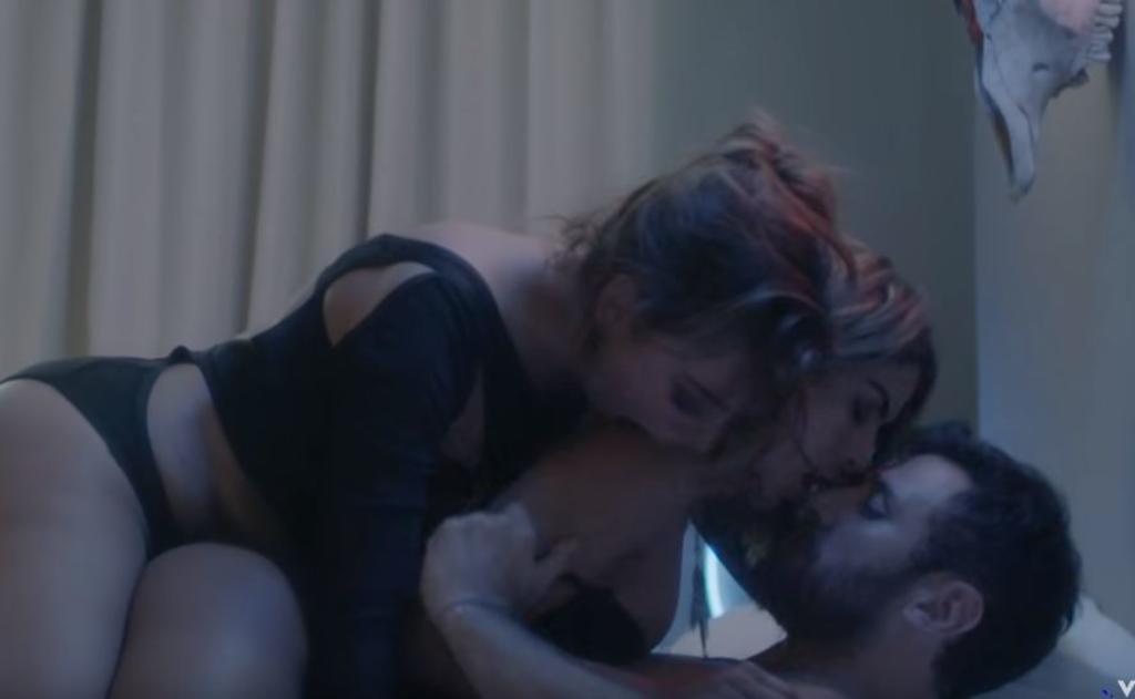 Lagunero Carlos Ferro aparece en sensual video