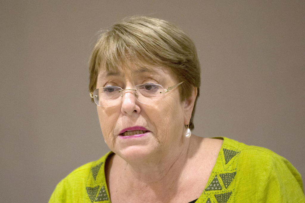 Alerta Bachelet contra criminalizar a migrantes en Australia