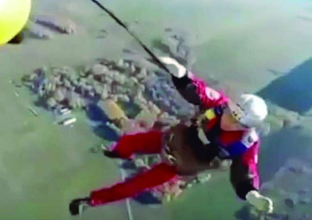 VIDEO: Paracaidista salta desde 800 metros y su equipo no funciona