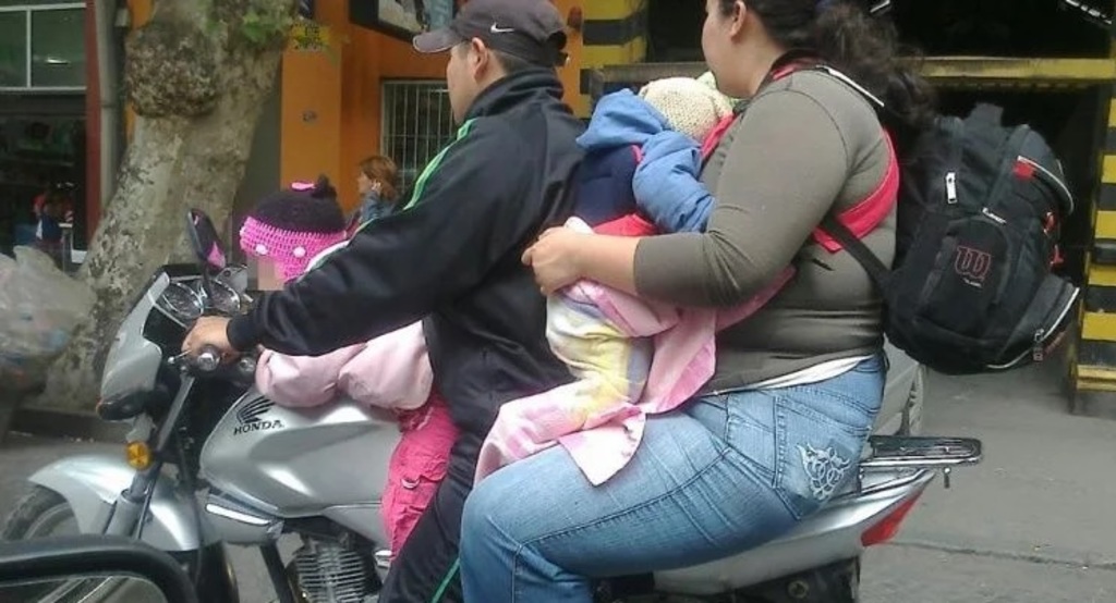 Van por prohibición de transportar menores en moto en Coahuila