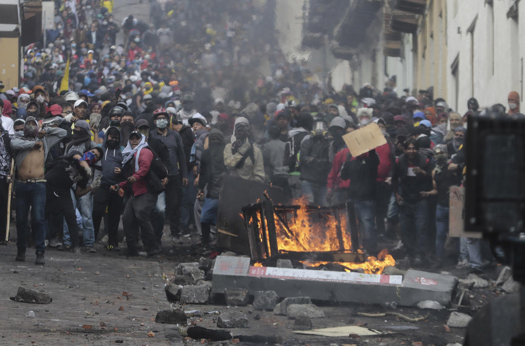 Suman más de 700 detenidos por protestas en Ecuador
