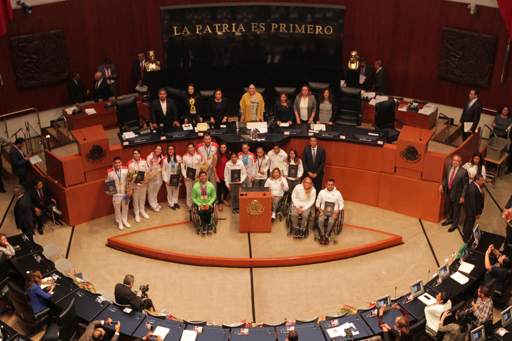 Reciben reconocimientos del Senado atletas que participaron en Lima 2019