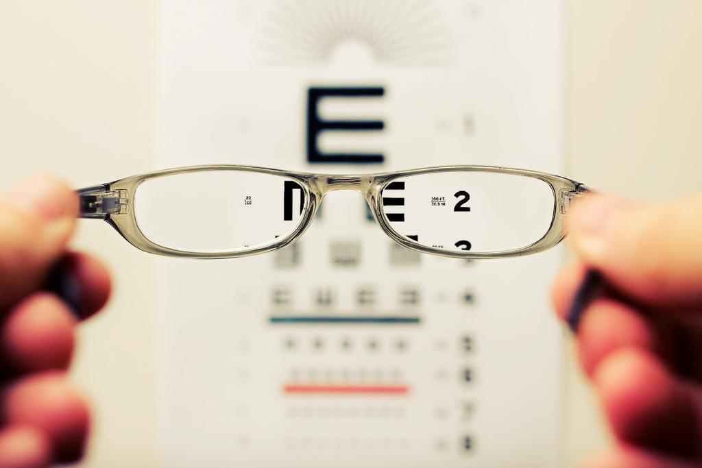 ¿Cuáles son las diferencias entre miopía y astigmatismo?