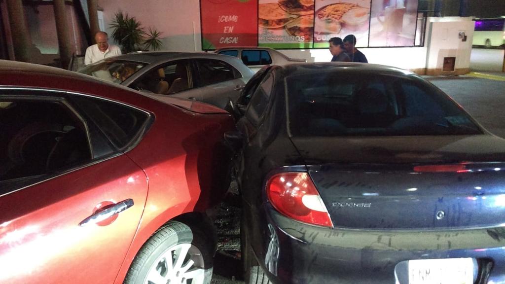 Menor al volante protagoniza choque múltiple en Torreón