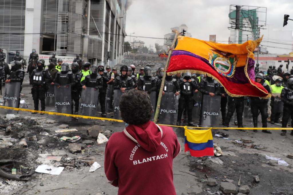 En medio de protestas, inicia diálogo entre indígenas y el presidente de Ecuador